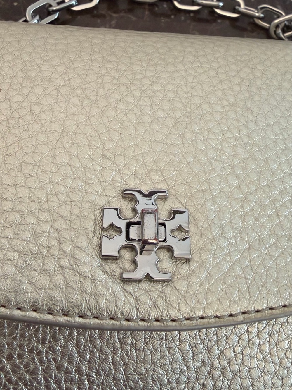 Tory Burch Gold Pebbled Leather With Silver Chain Wallet Crossbody Shoulder Bag - Picture 9 of 16